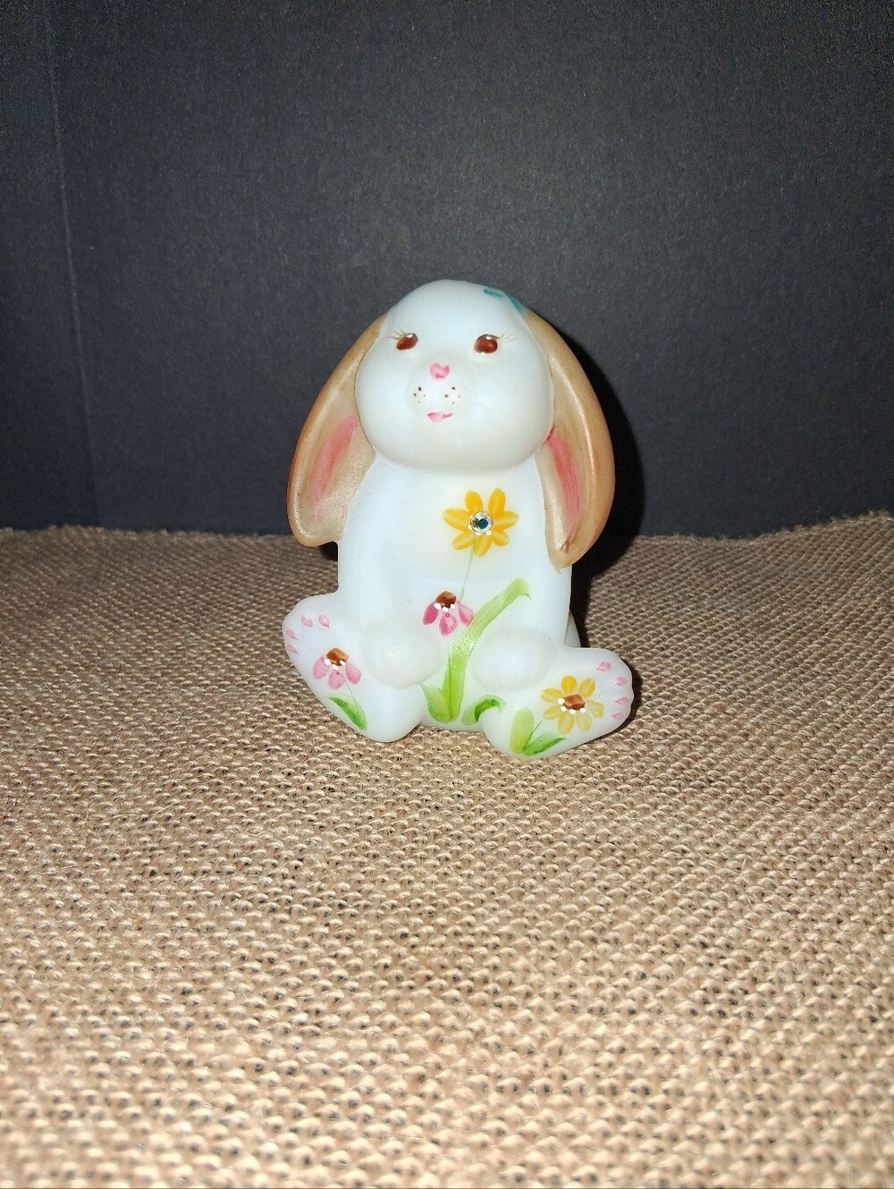 Fenton Hand Painted Signed Spring Bunny Rabbit. - Picture 4 of 6
